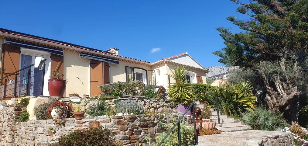 Villa La Valette Du Var quartier de la Condamine 8 pièces 191 m2 sur terrain de 915 m2 avec piscine et jacuzzi