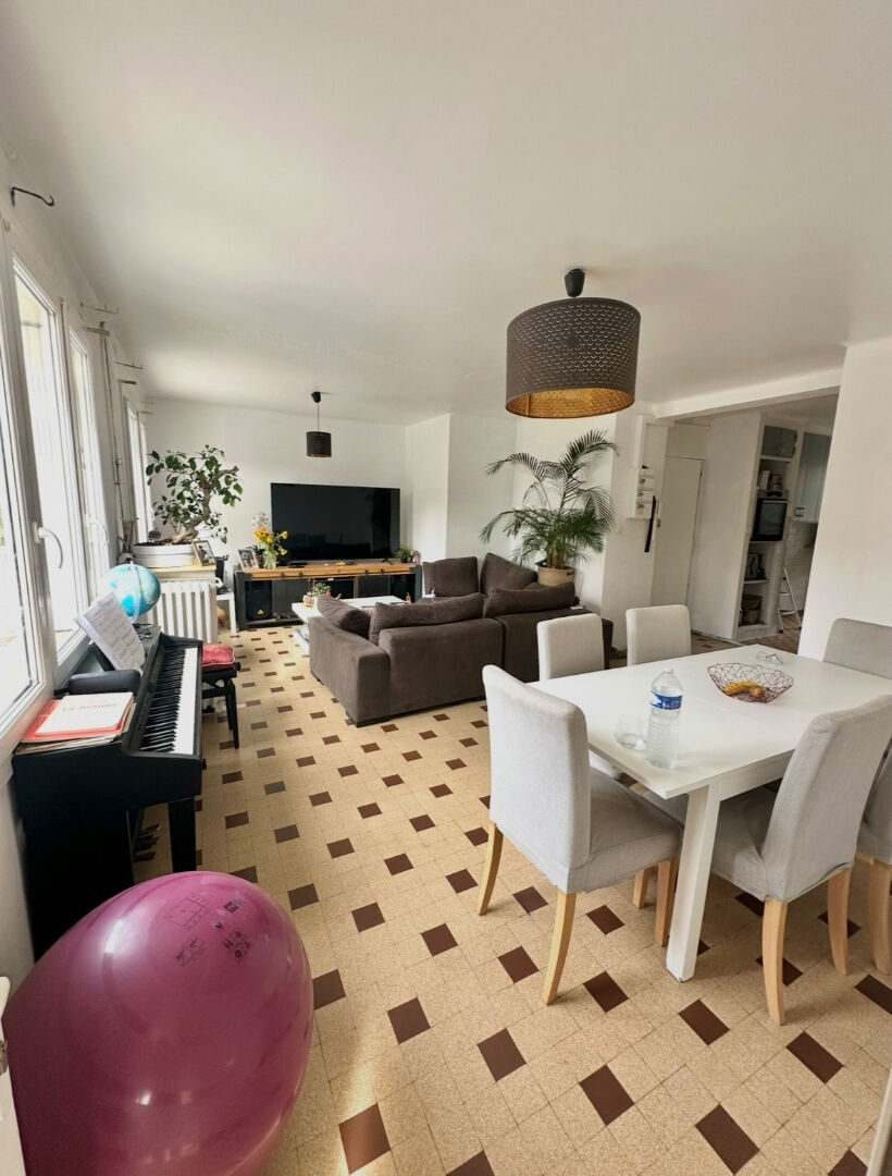 Appartement Toulon 4 pièces 68 m2 avec balcon, ascenseur et cave dans résidence sécurisée avec stationnement