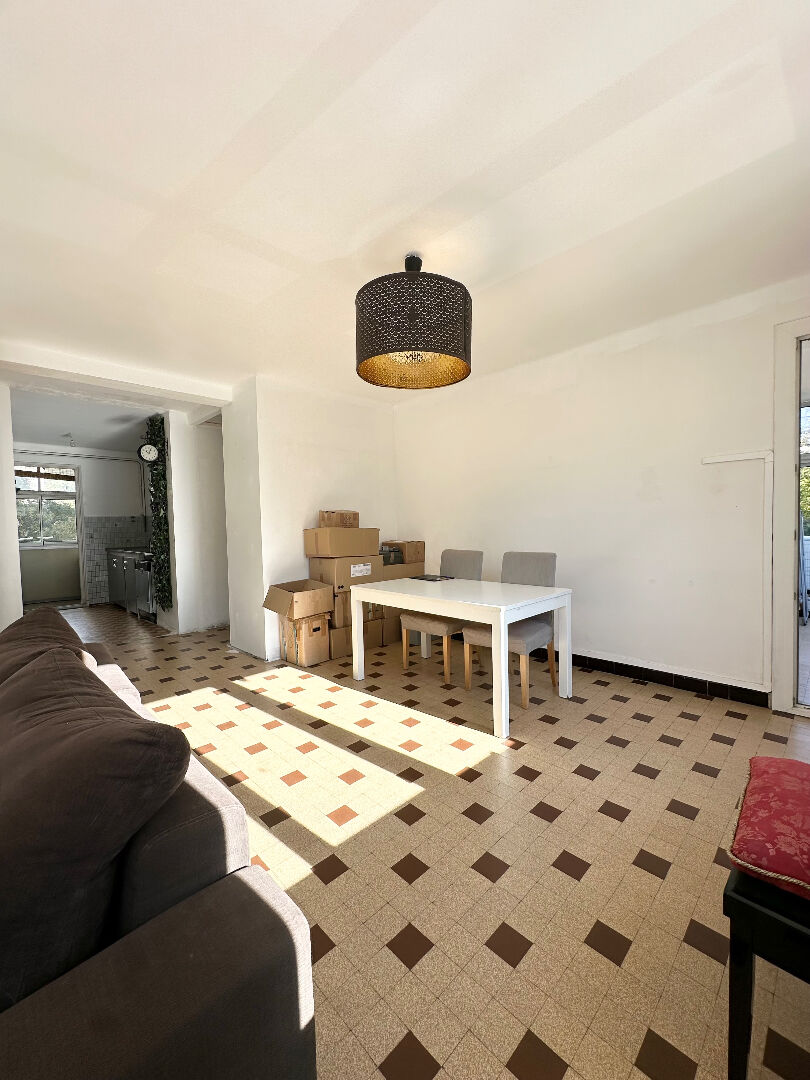 Photo Appartement Toulon Faux 4 pièces 68 m2 avec balcon, ascenseur et cave dans résidence sécurisée avec stationnement image 4/6