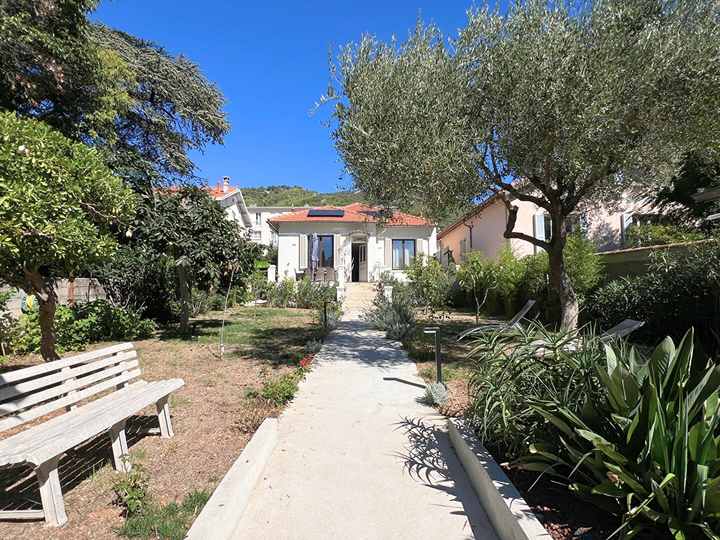 Agence immobilière de AGENCE AZUR IMMOBILIER La garde