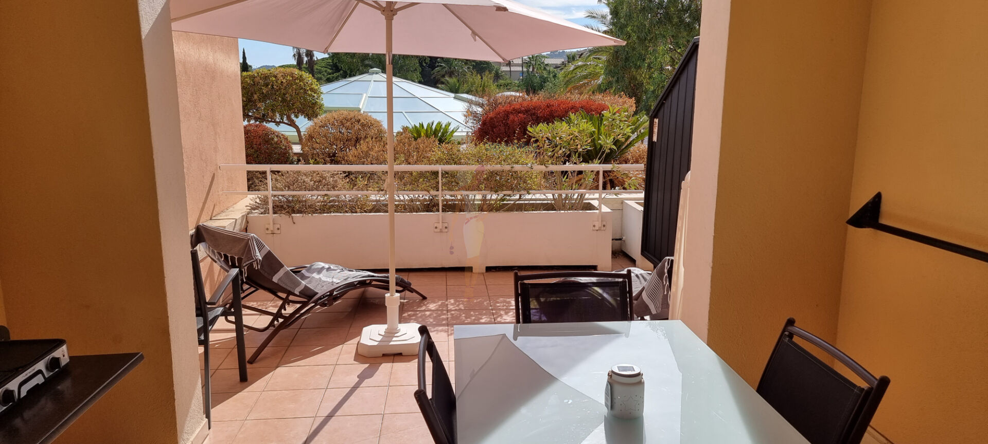 Photo Appartement 2 pièces dans Résidence avec piscine proche mer et commerces image 2/6