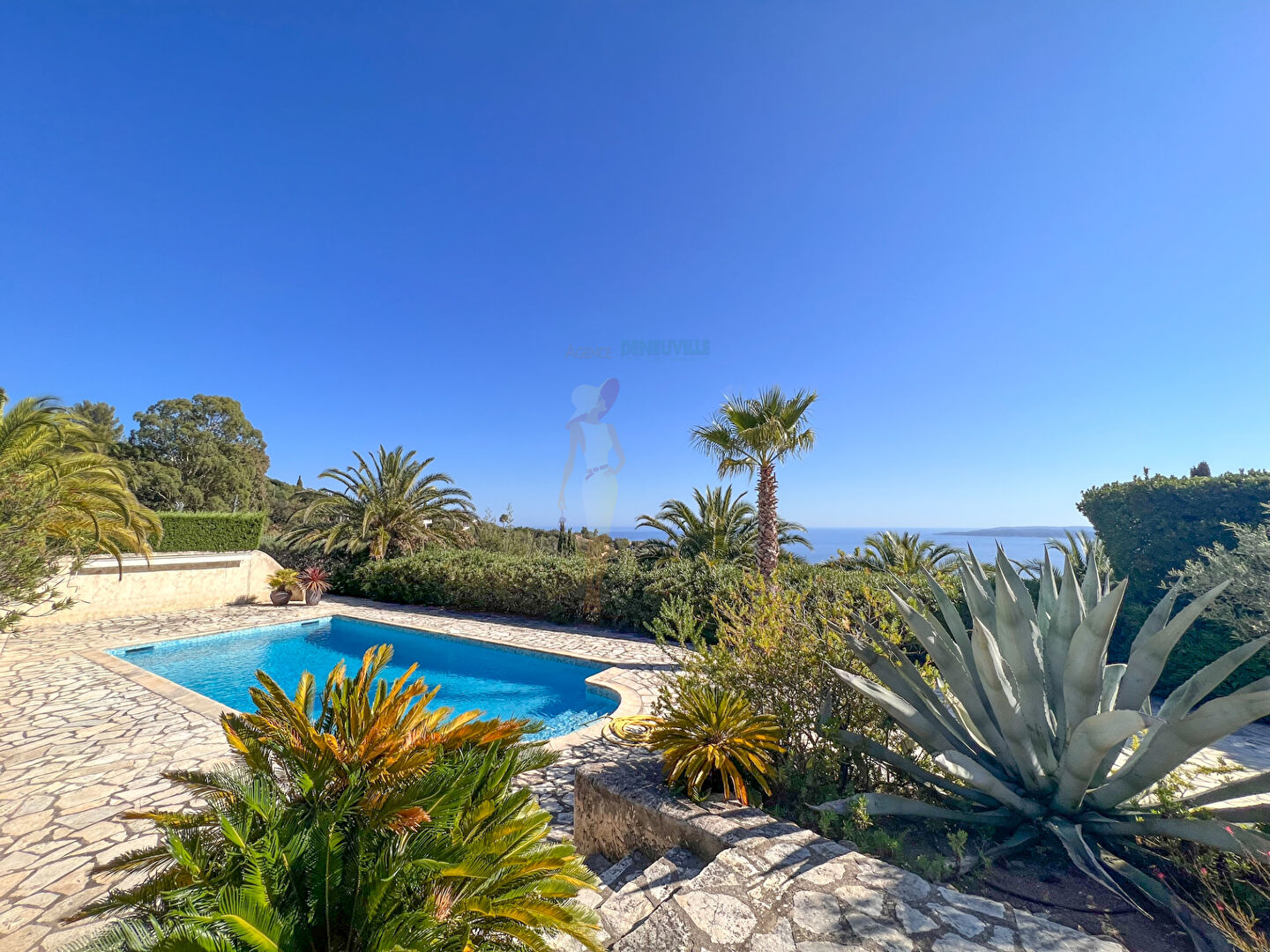 Photo Maison Les Issambres 6 pièce(s) 200 m2 image 2/6