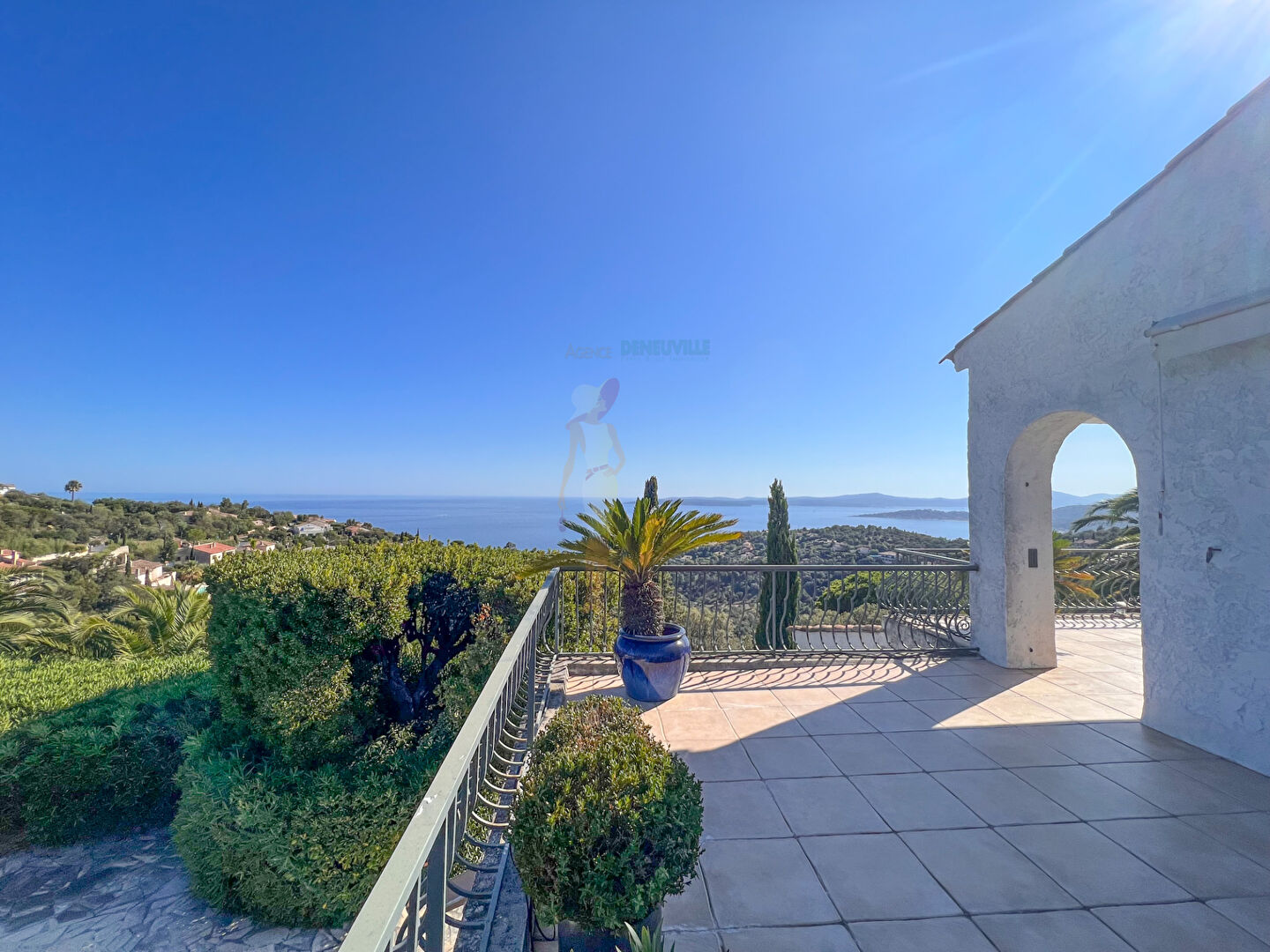 Photo Maison Les Issambres 6 pièce(s) 200 m2 image 3/6