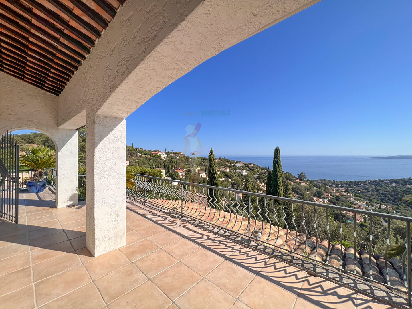 Photo Maison Les Issambres 6 pièce(s) 200 m2 image 4/6