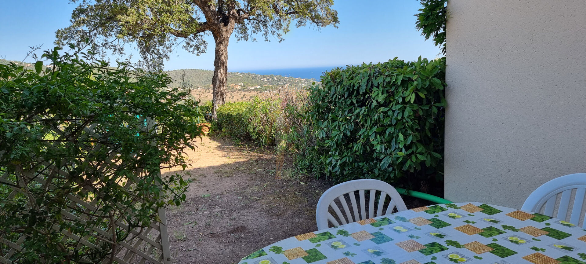 Photo Les Issambres, Mazet vue mer dans résidence avec piscine image 3/6