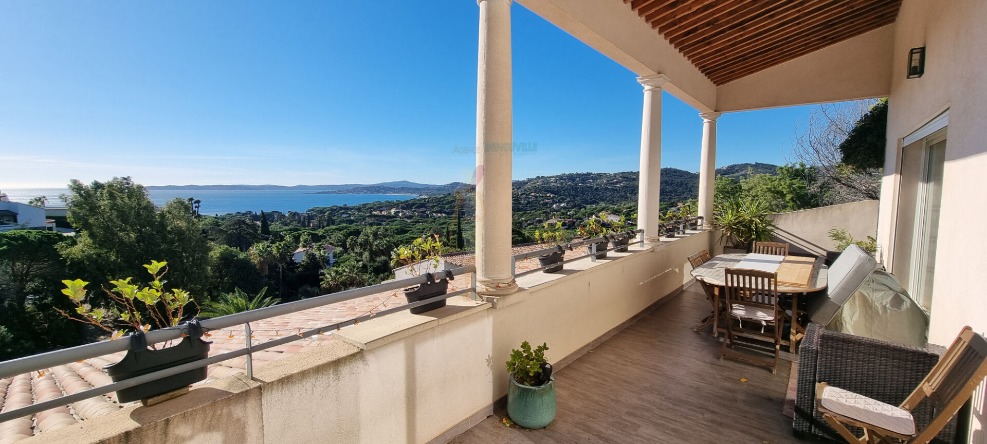 Photo Les Issambres, villa sur le toit, superbe vue mer image 2/6