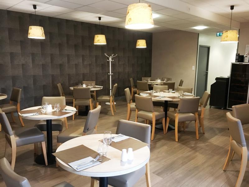 Photo RESTAURANT LAVAL - 200 m2 image 1/6