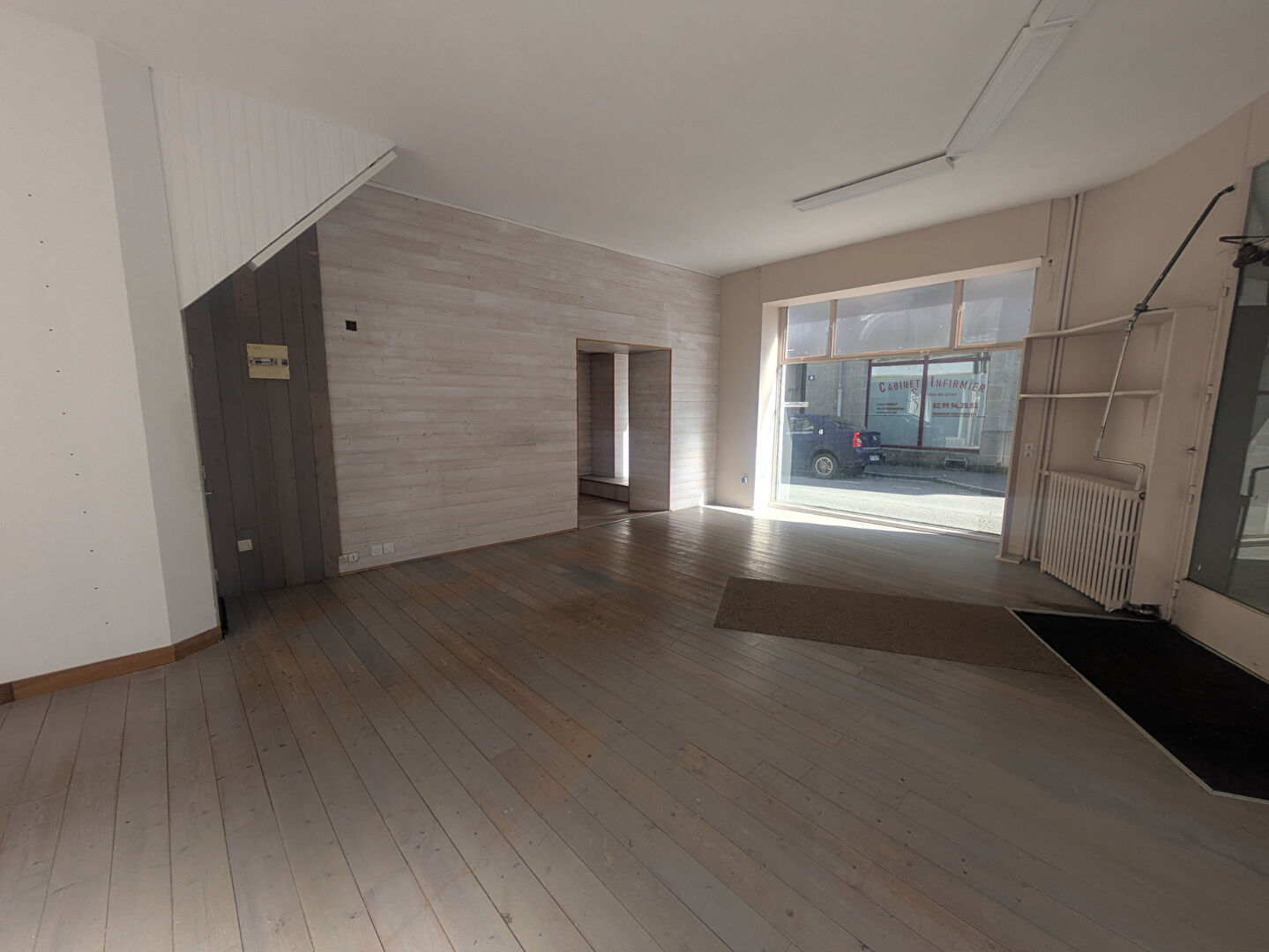 Photo LOCAL COMMERCIAL FOUGERES - 110 m2 image 4/6