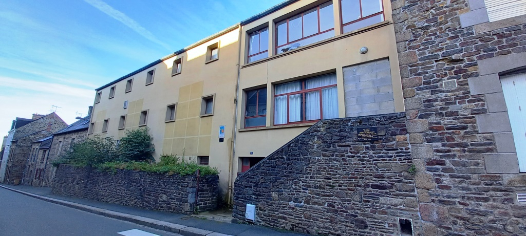 Photo FOUGERES PROCHE ECOLES ET COMMERCES image 2/5