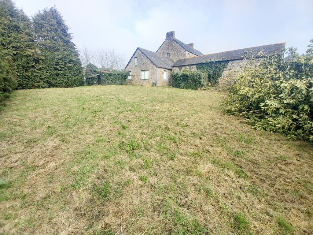 Terrain Montours  800 m2