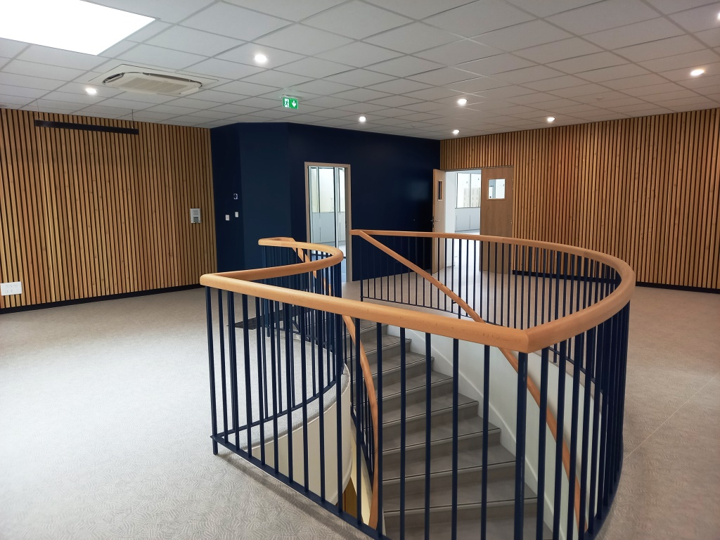 Ensemble de Bureaux A LOUER Fougères 900 m2