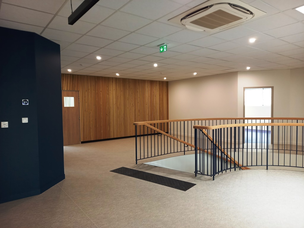 Photo Ensemble de Bureaux A LOUER Fougères 900 m2 image 2/6