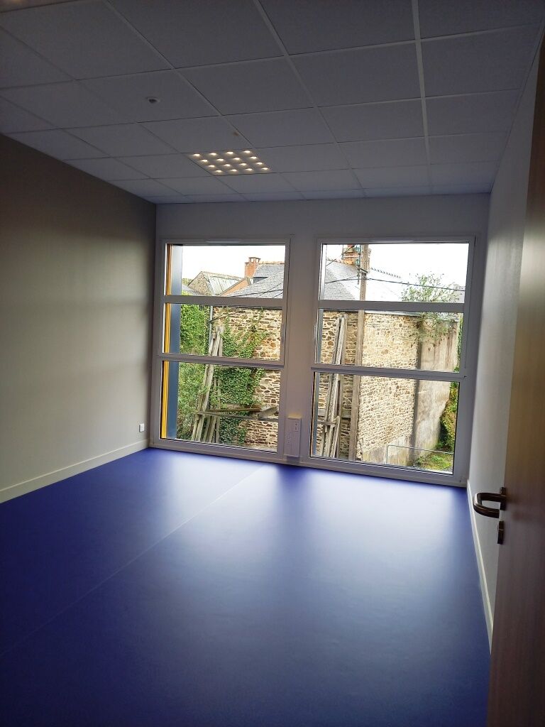 Photo Ensemble de Bureaux A LOUER Fougères 900 m2 image 5/6