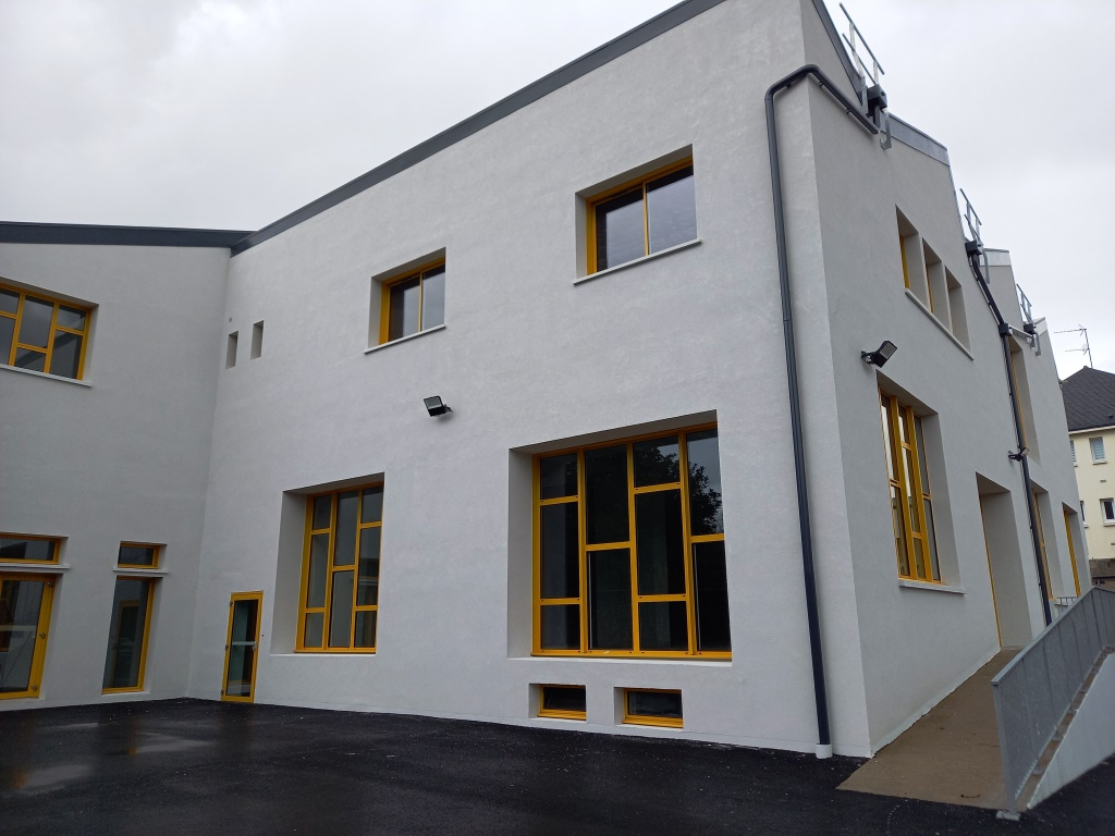 Bureaux  A Louer Fougeres 1 pièce(s) 182 m2