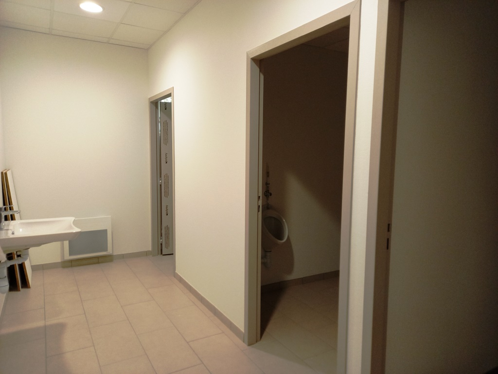 Photo Bureaux  A Louer Fougeres 1 pièce(s) 200 m2 image 3/4