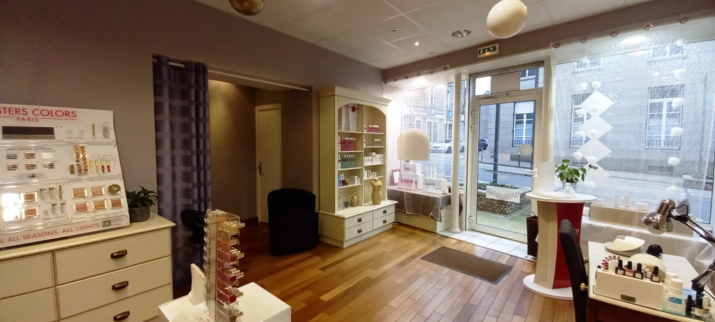 Fonds de commerce salon Esthétique Fougères 90 m2