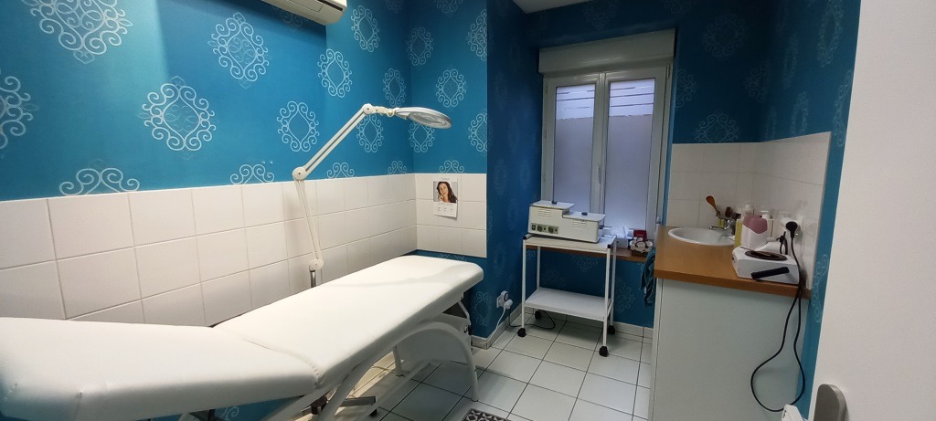 Photo Fonds de commerce salon Esthétique Fougères 90 m2 image 3/4