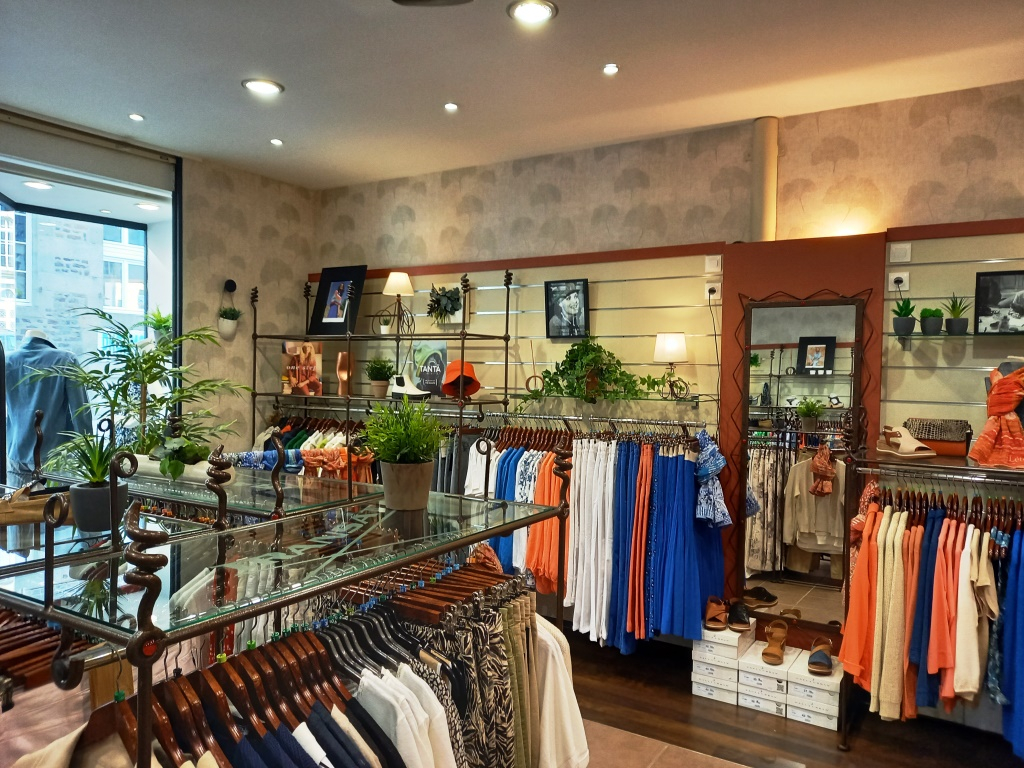 Photo Fonds de commerce Pret-a-porter Fougeres 39 m2 image 1/5