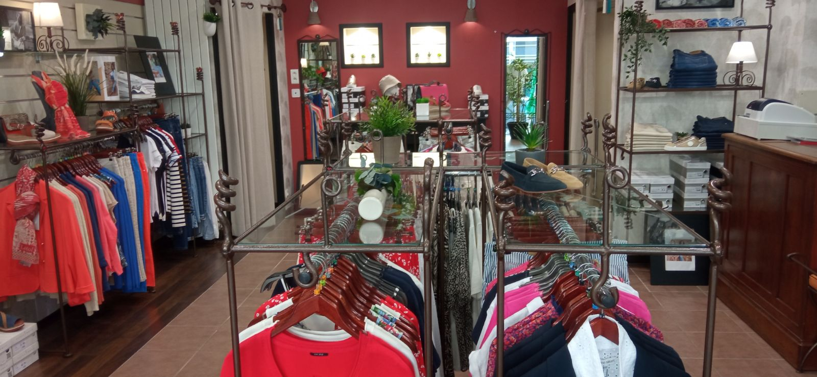 Photo Fonds de commerce Pret-a-porter Fougeres 39 m2 image 2/5