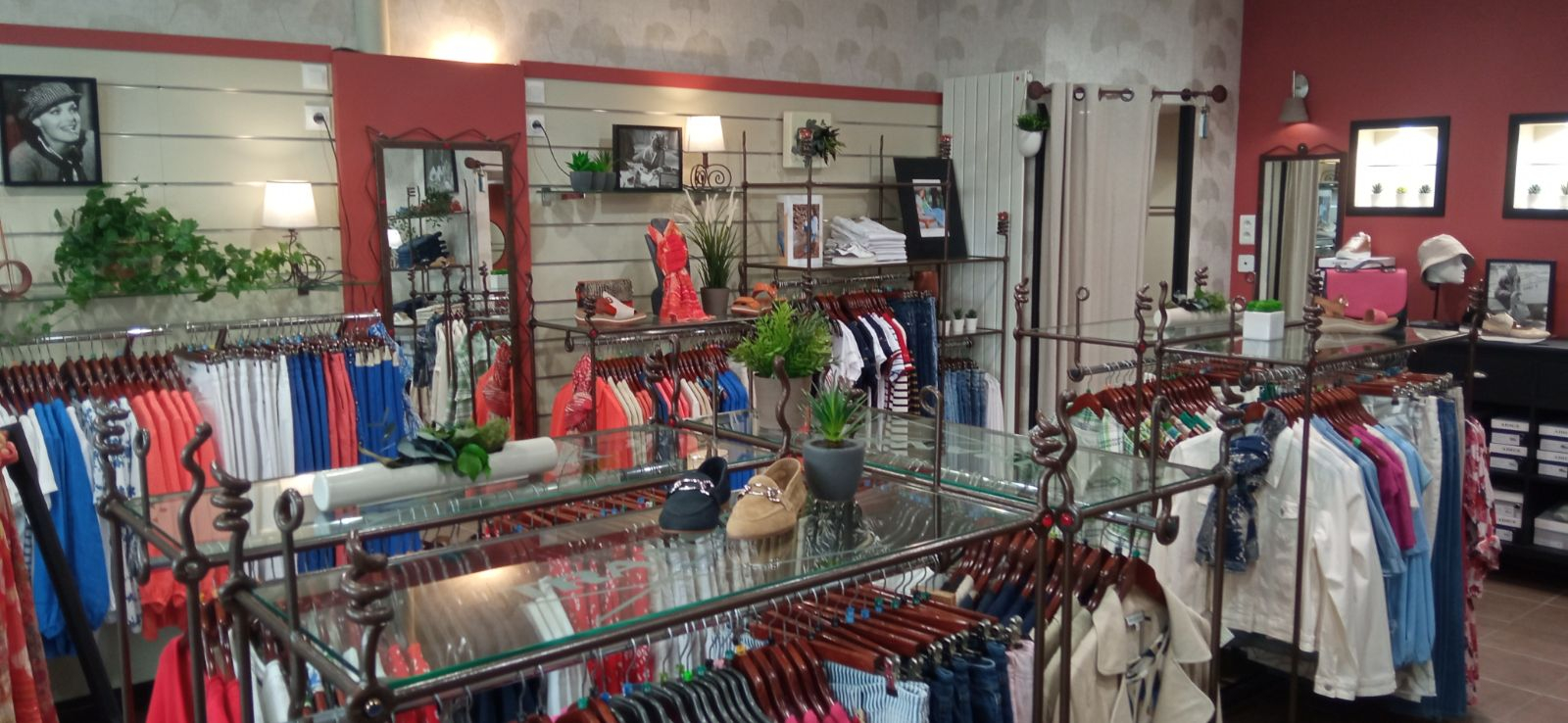 Photo Fonds de commerce Pret-a-porter Fougeres 39 m2 image 4/5