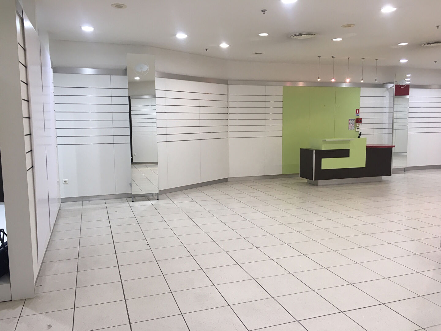 Photo Cellule commerciale Fougères 130 m2 image 5/6