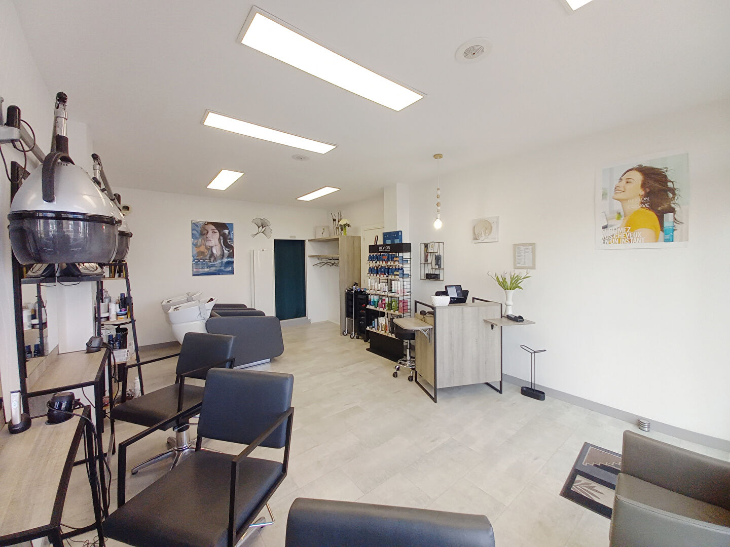 Photo Fonds de commerce Coiffure Fougères image 2/5