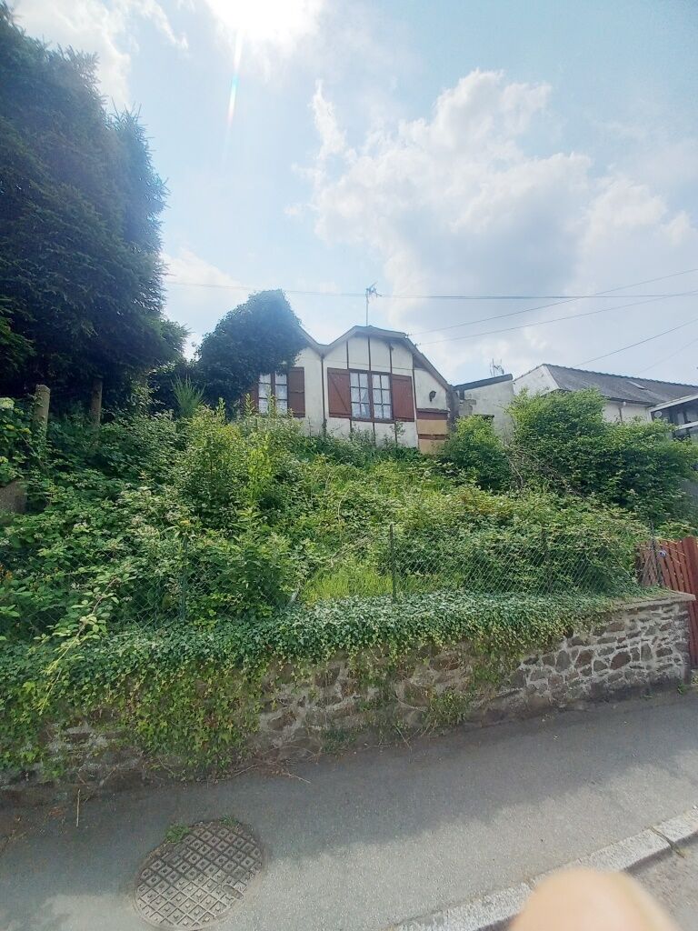 Photo FOUGERES PROCHE TOUT COMMERCES image 1/1