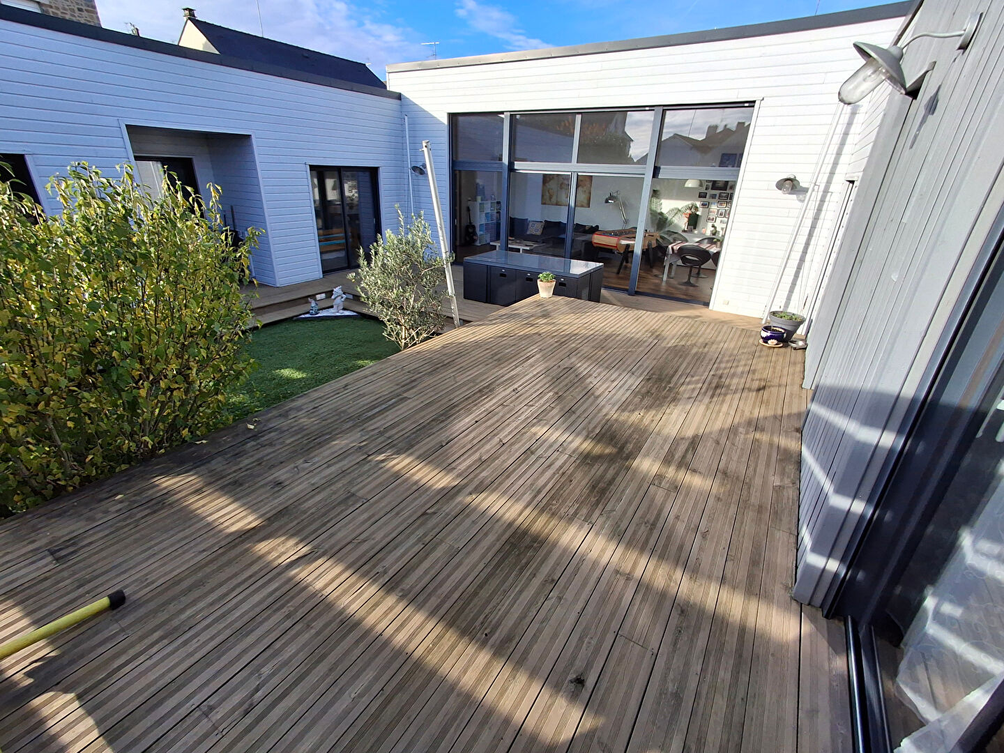 Photo FOUGERES DANS QUARTIER CALME image 1/6