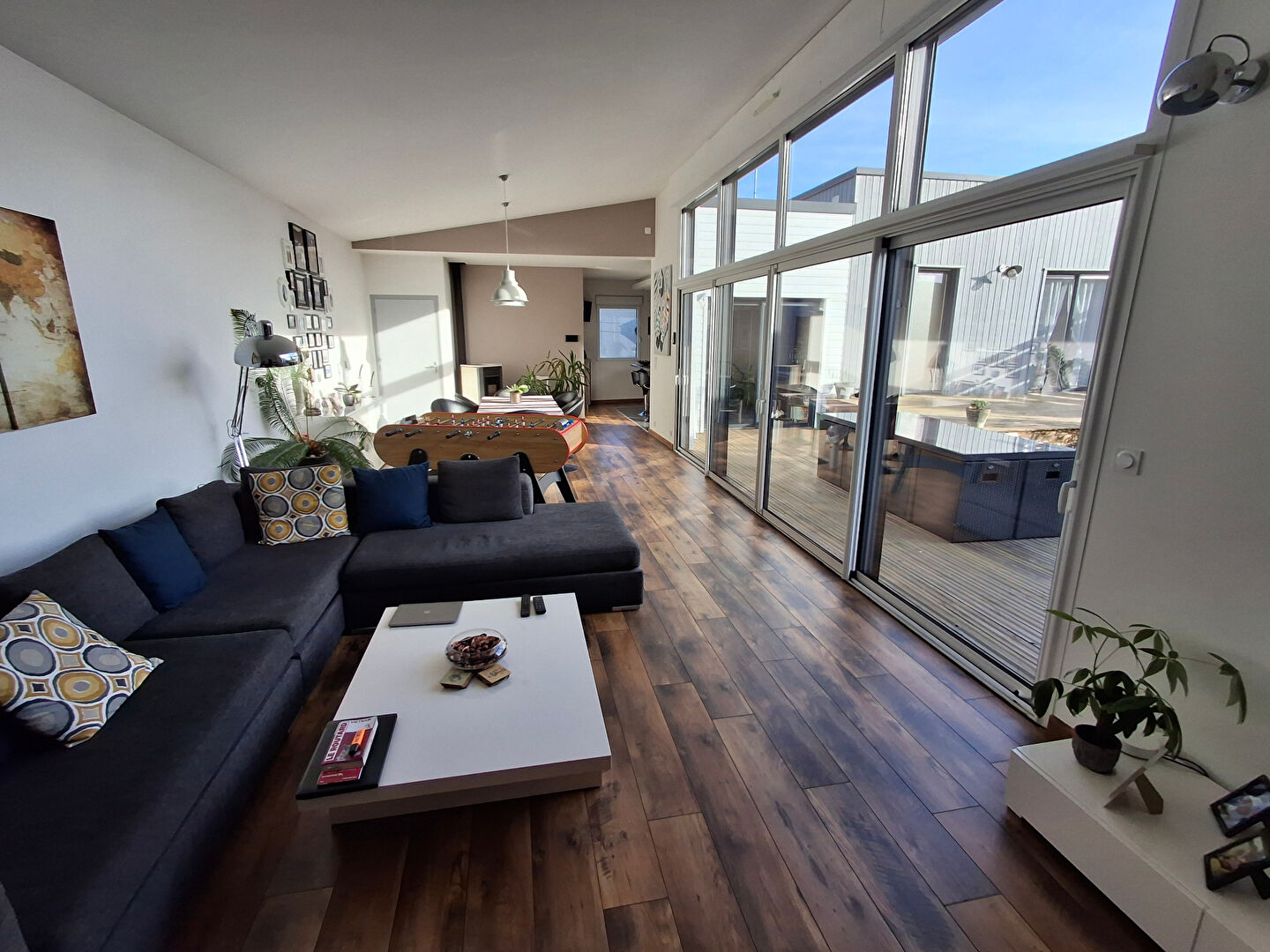 Photo FOUGERES DANS QUARTIER CALME image 2/6