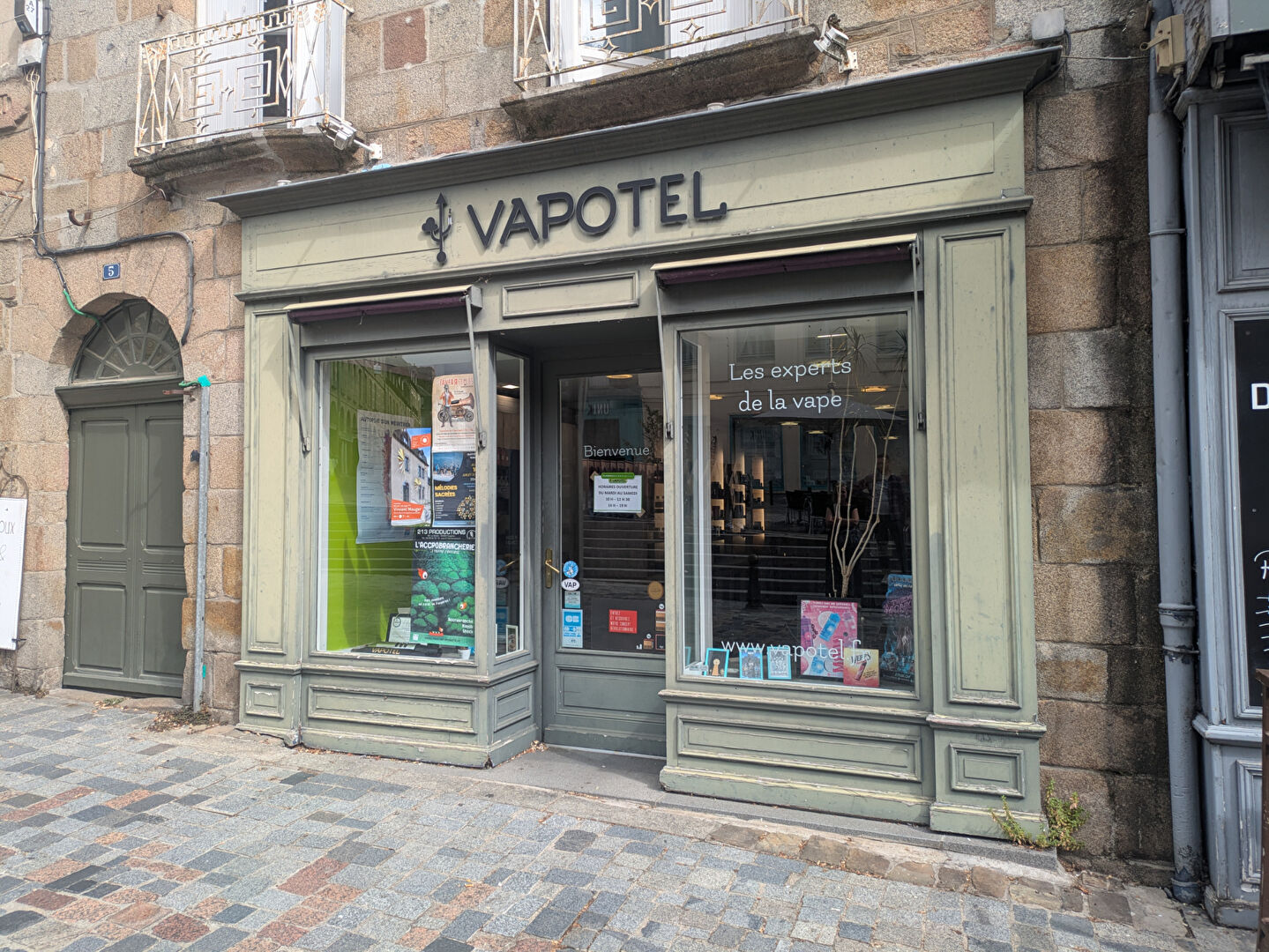 LOCAL COMMERCIAL FOUGERES - 110 m2