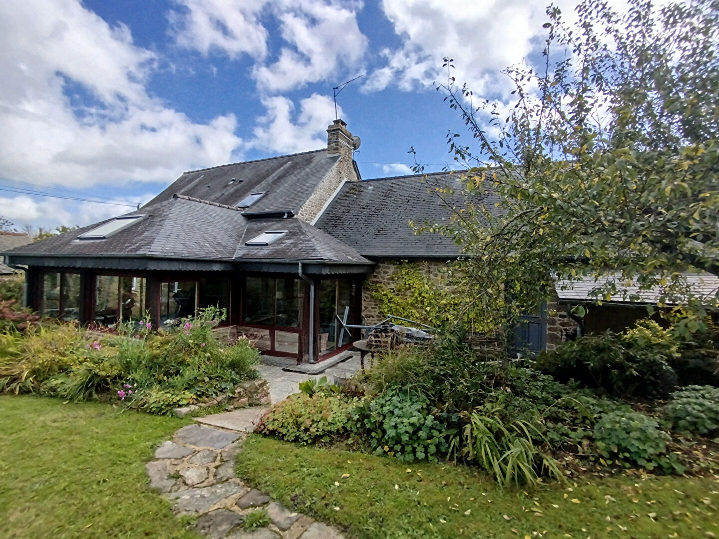 longère saint germain en COGLES proche A84