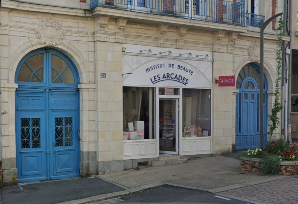 Local commercial Fougeres 92.3 m2