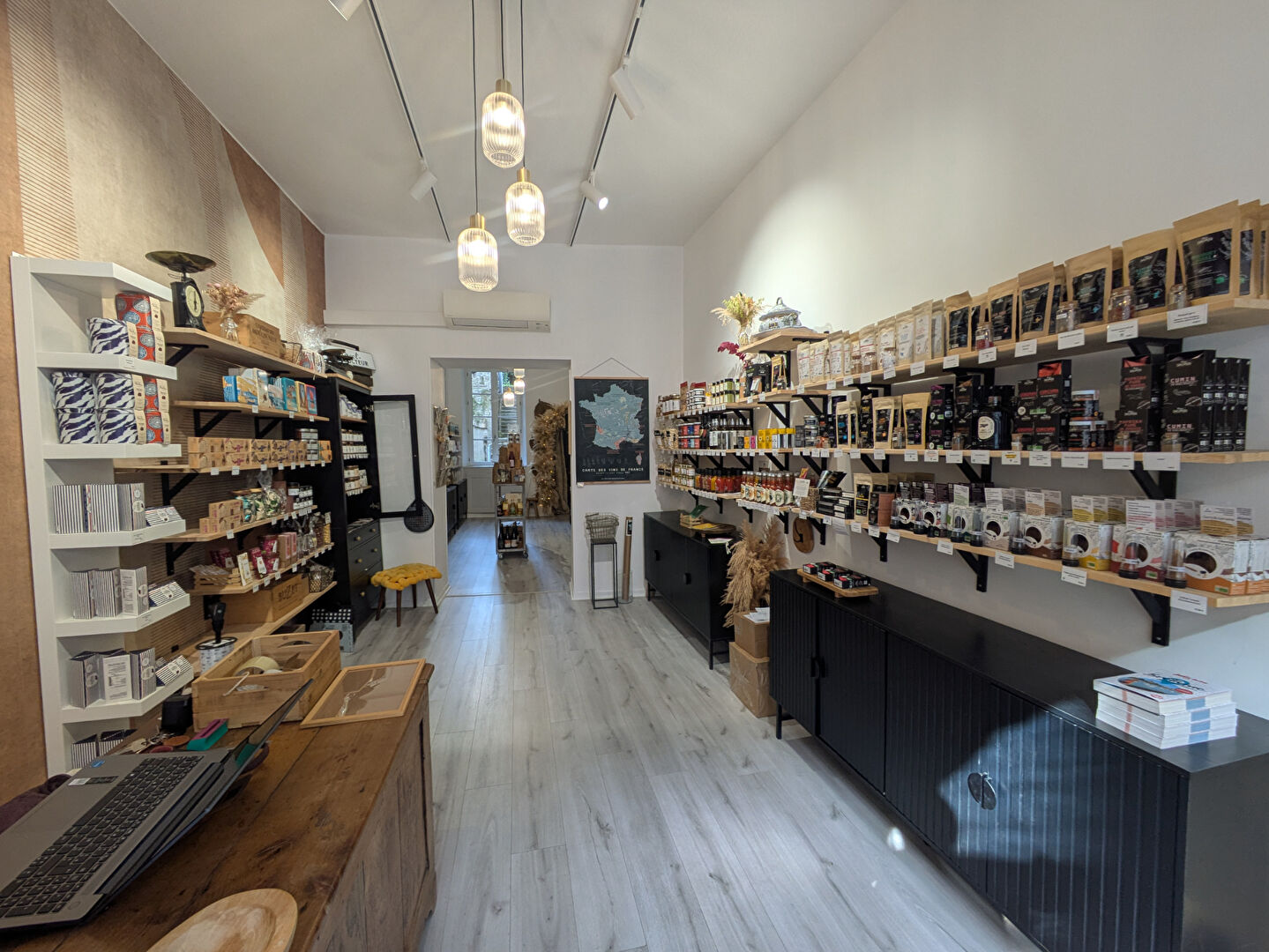 Photo Epicerie fine et cave à vin FOUGERES centre image 1/4