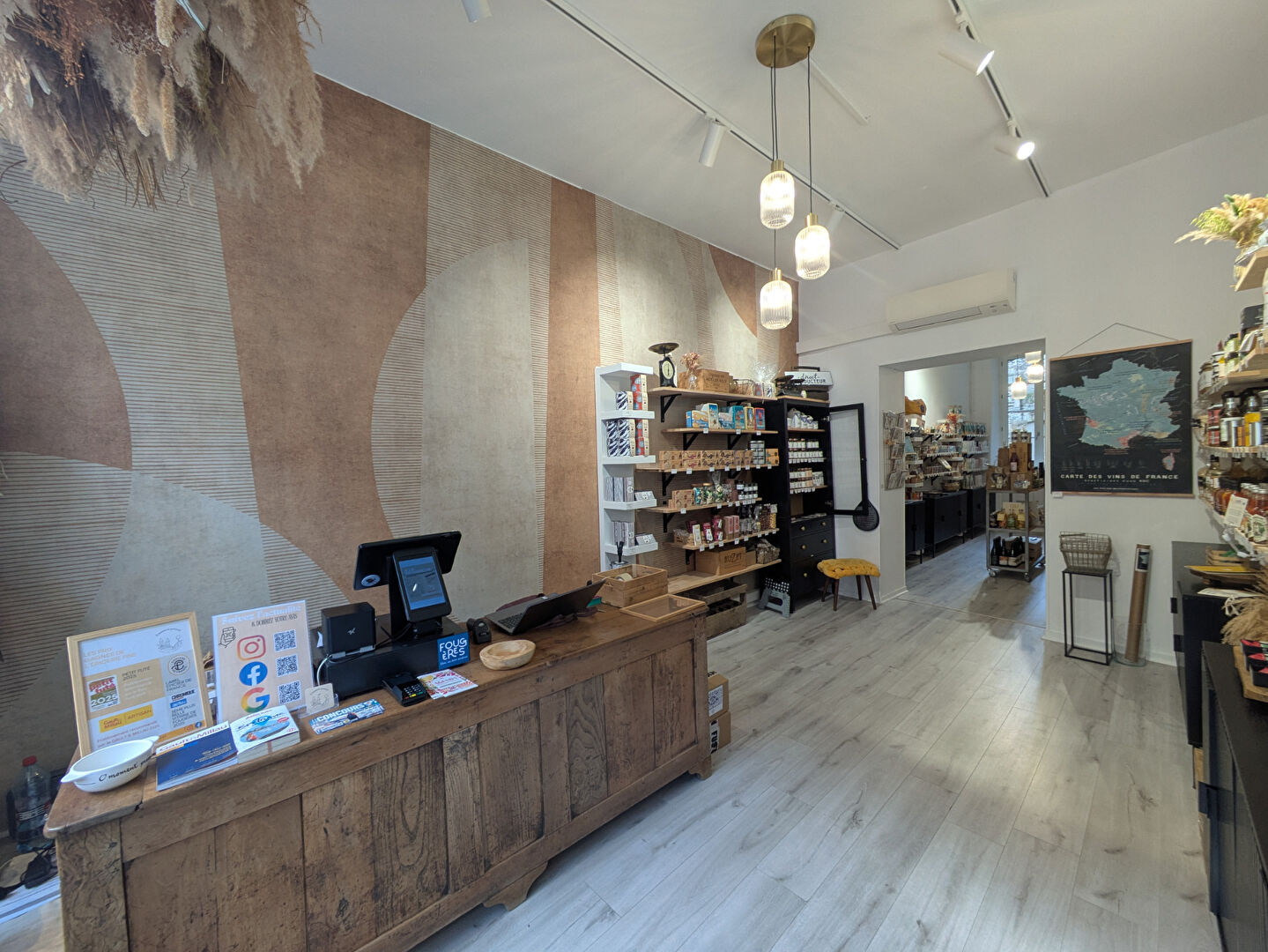 Photo Epicerie fine et cave à vin FOUGERES centre image 2/4