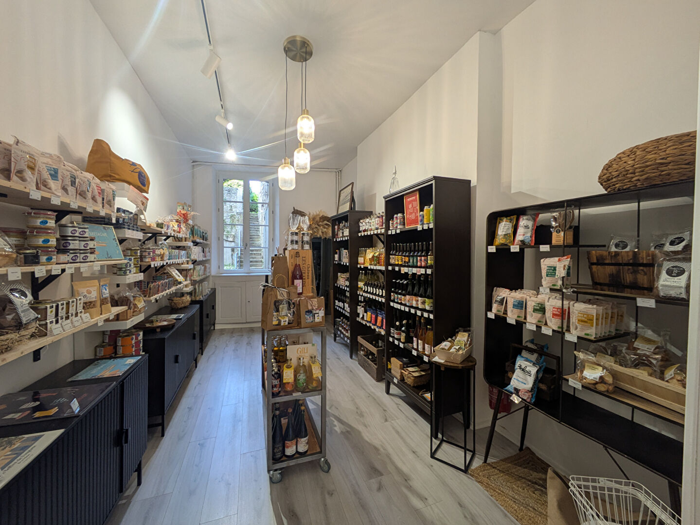 Photo Epicerie fine et cave à vin FOUGERES centre image 3/4