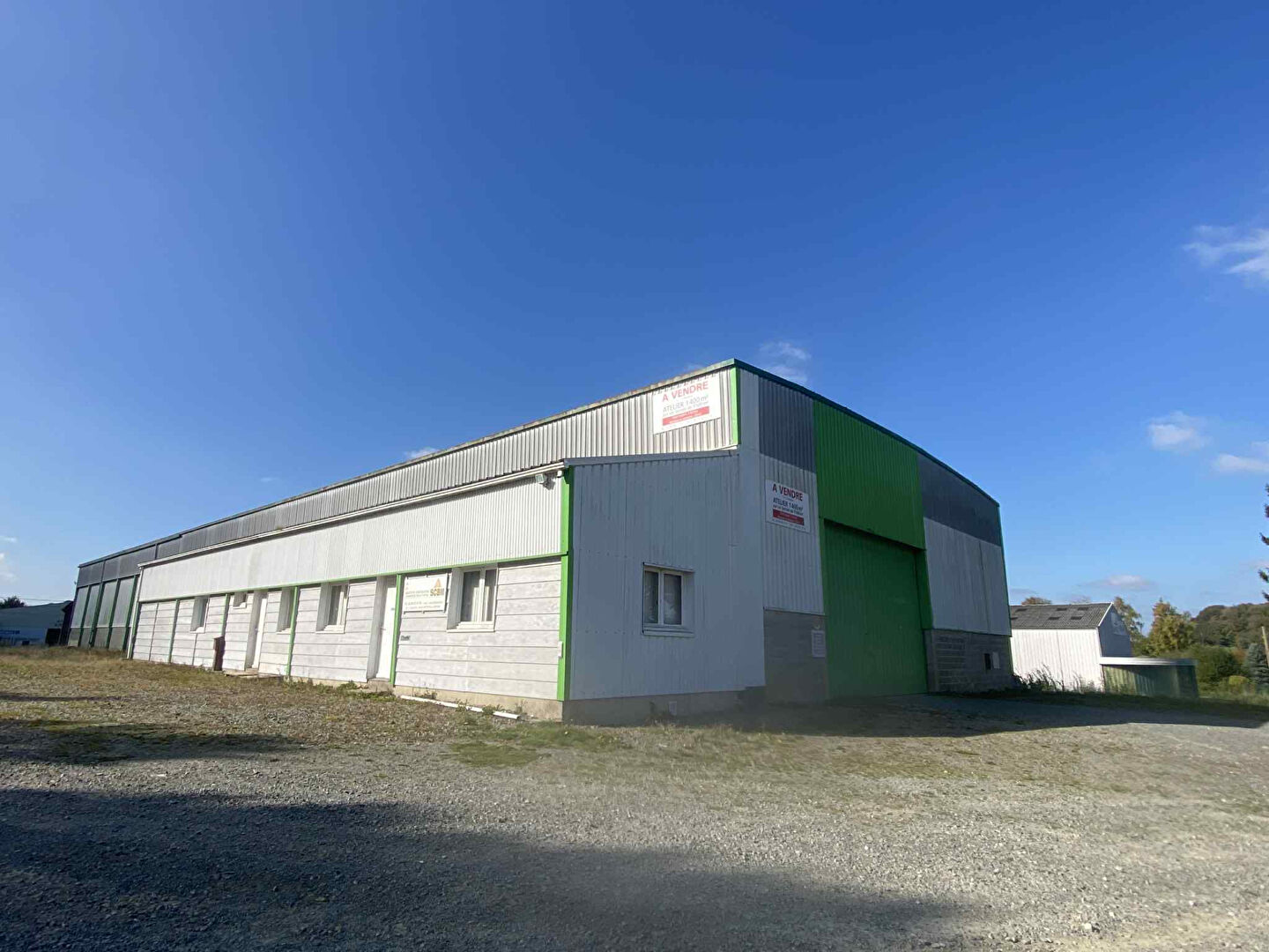 Entrepôt 1400m² à Louvigné-du-désert