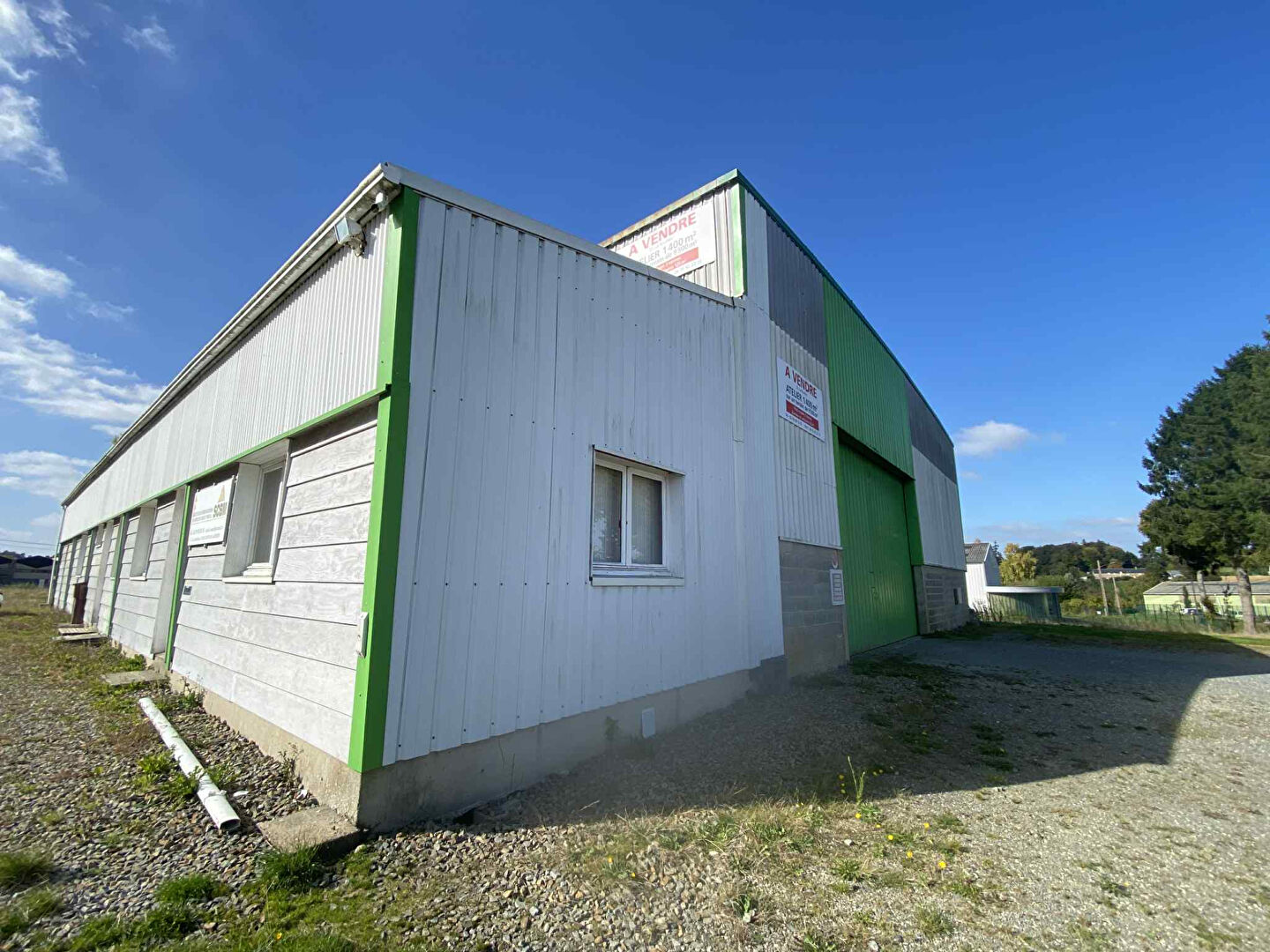 Photo Entrepôt 1400m² à Louvigné-du-désert image 2/6