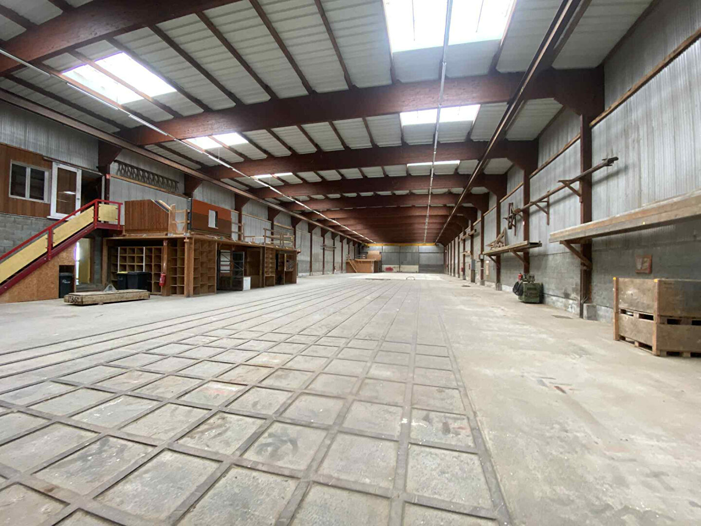 Photo Entrepôt 1400m² à Louvigné-du-désert image 3/6