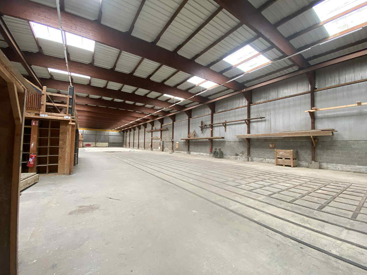 Photo Entrepôt 1400m² à Louvigné-du-désert image 4/6