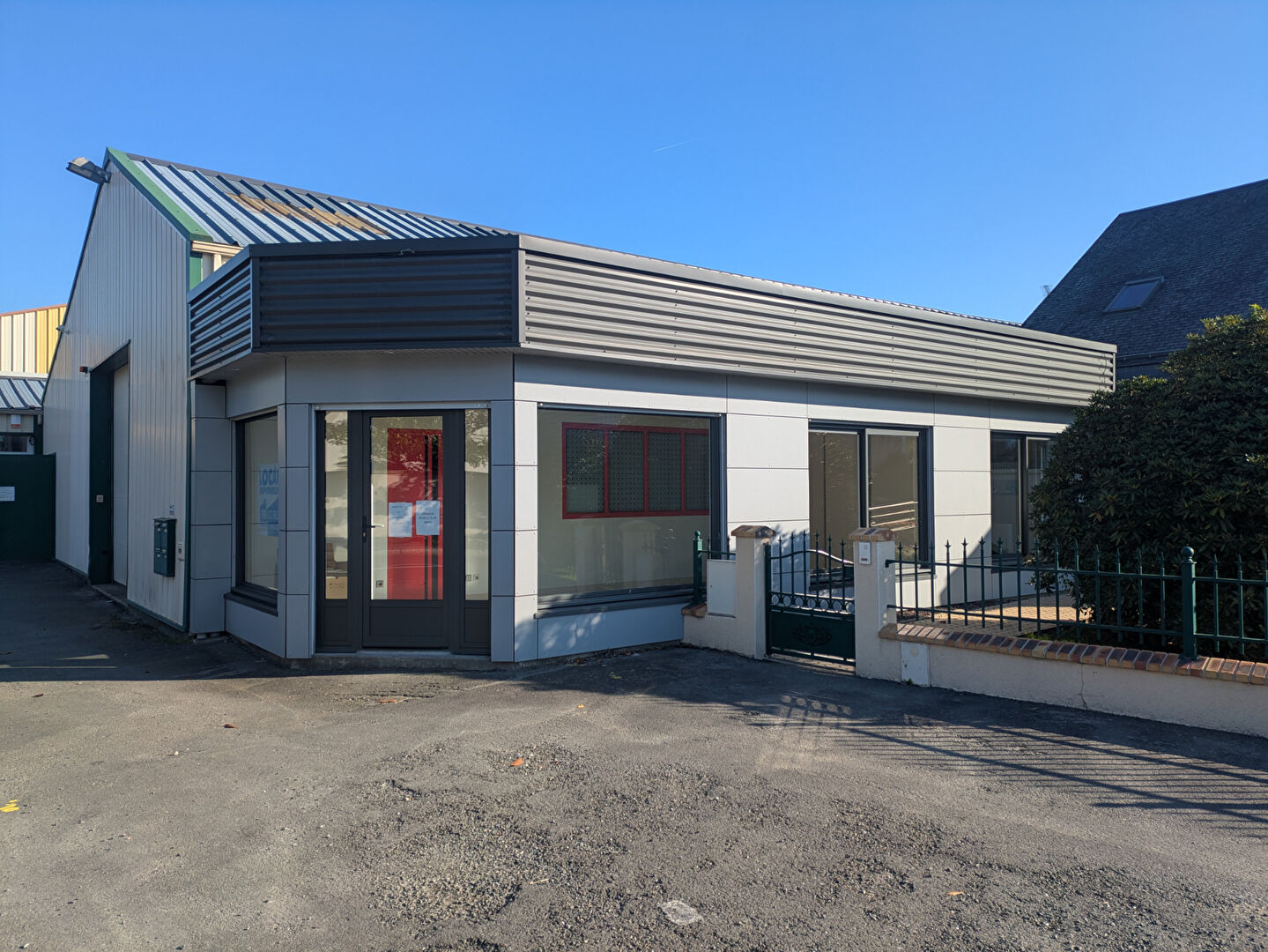 Photo Local d'activité Lecousse 250 m² image 1/6