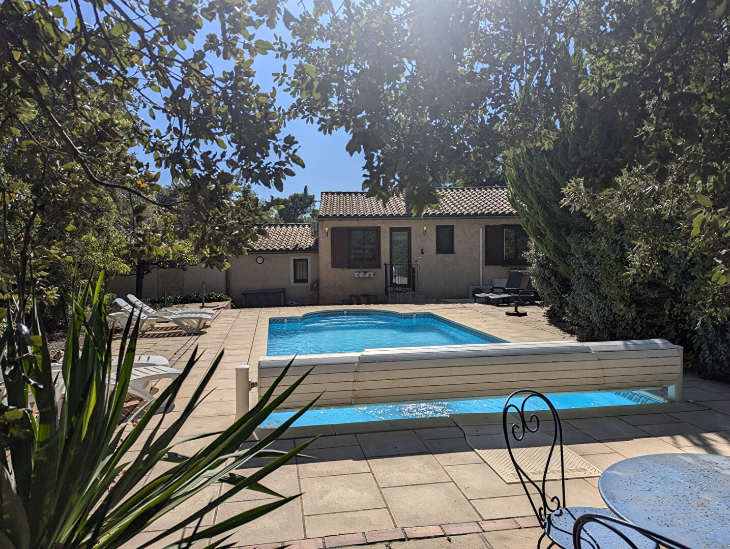 SILLANS LA CASCADE maison avec dépendance de 175 m² avec piscine et jacuzzi