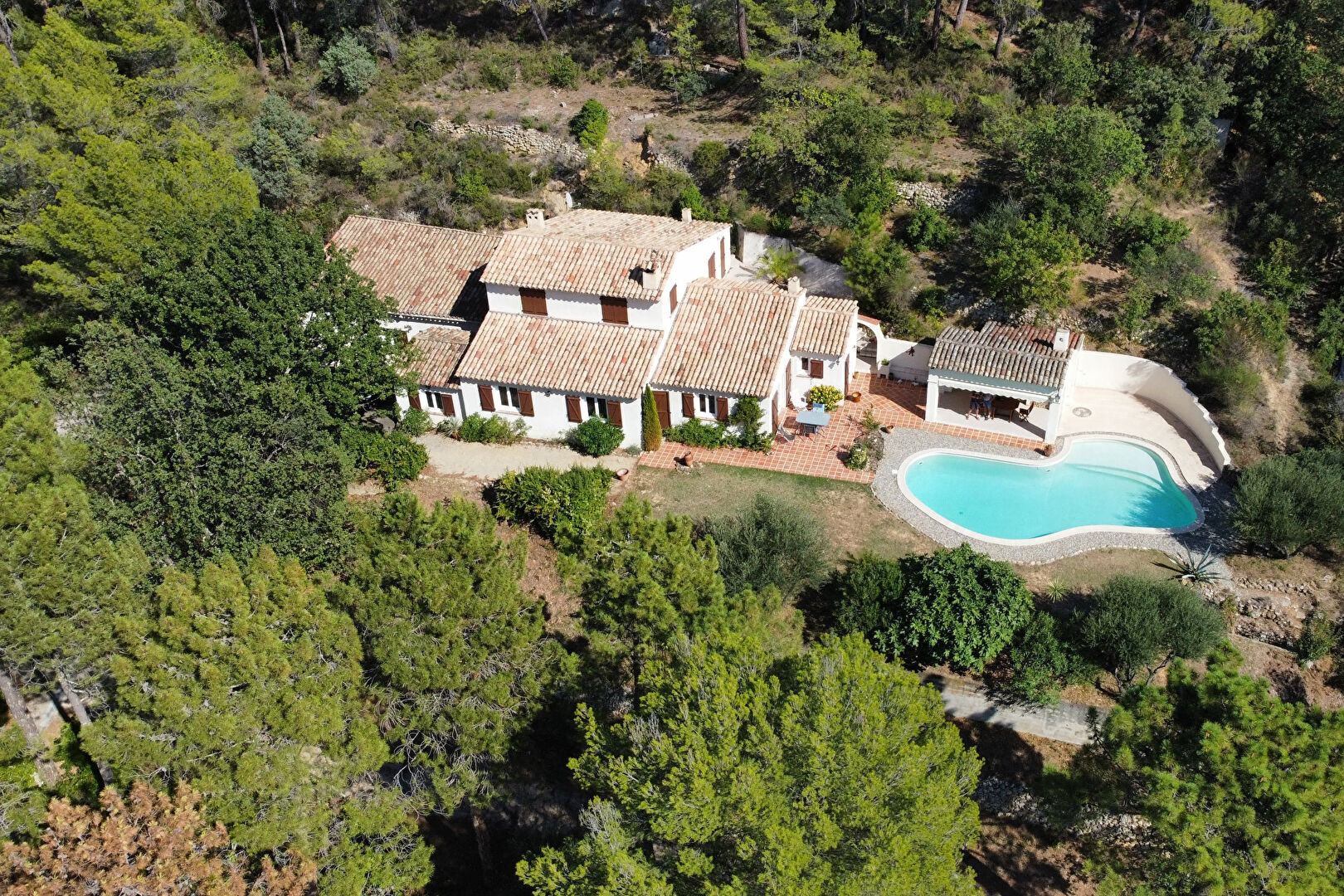 Photo SALERNES maison avec dépendances en surplomb du village, garage et piscine image 3/6