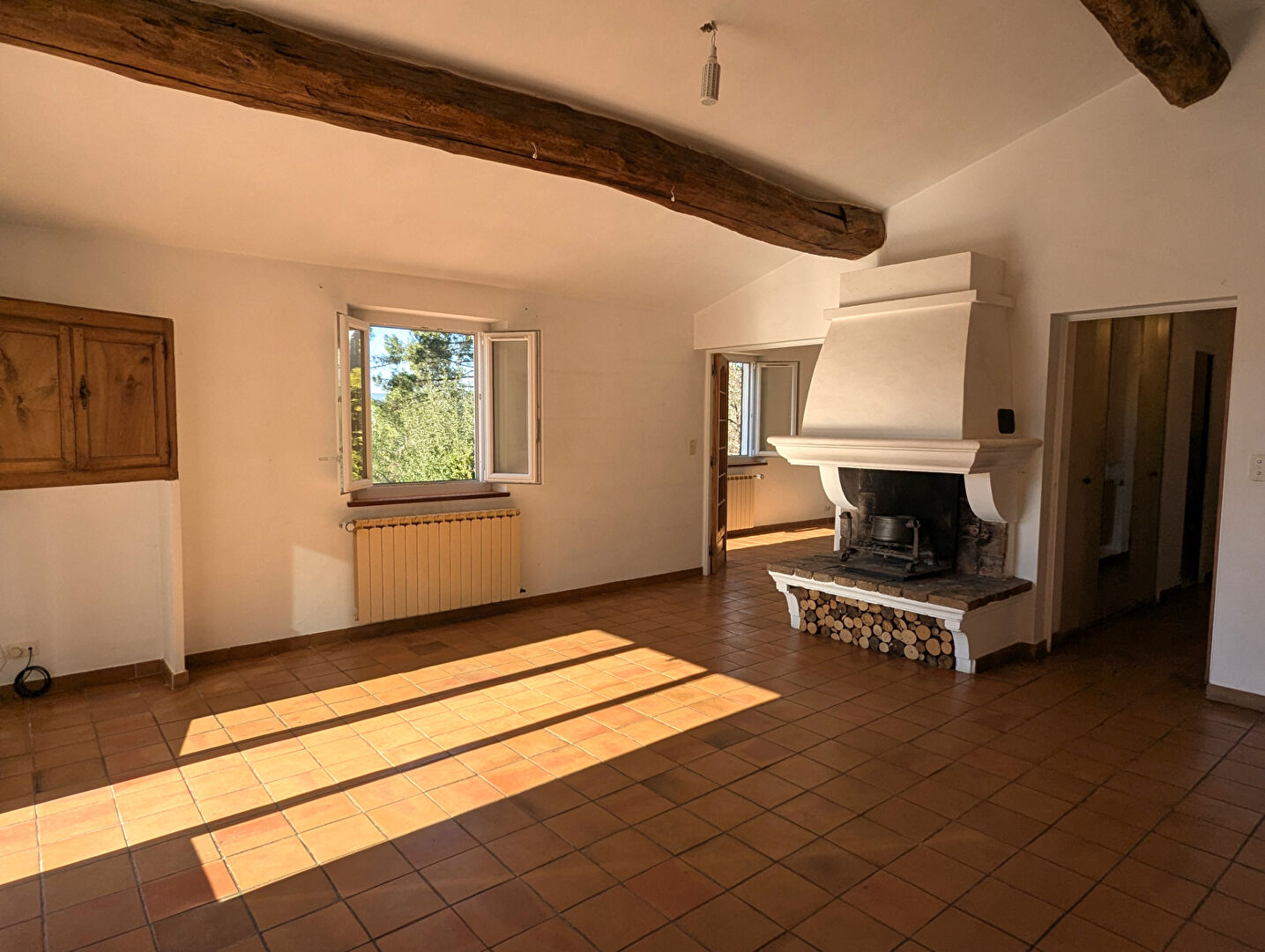 Photo SALERNES maison avec dépendances en surplomb du village, garage et piscine image 5/6