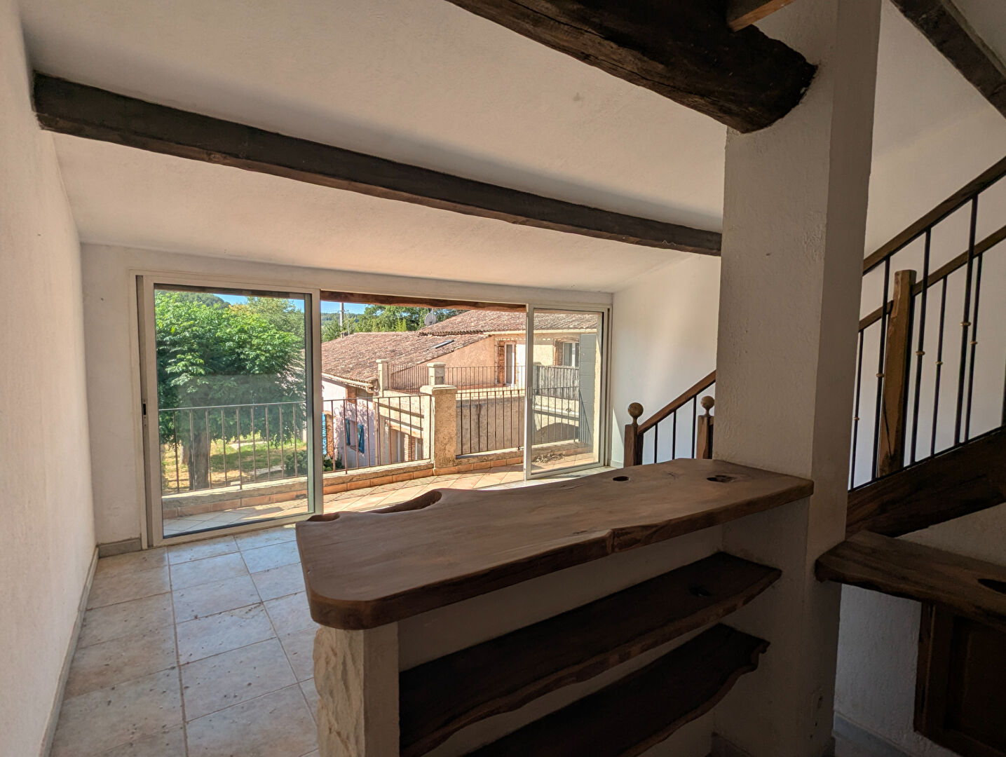 SALERNES, duplex de 135,09 m², 4 pièces, balcon,cave et 2 places de parking