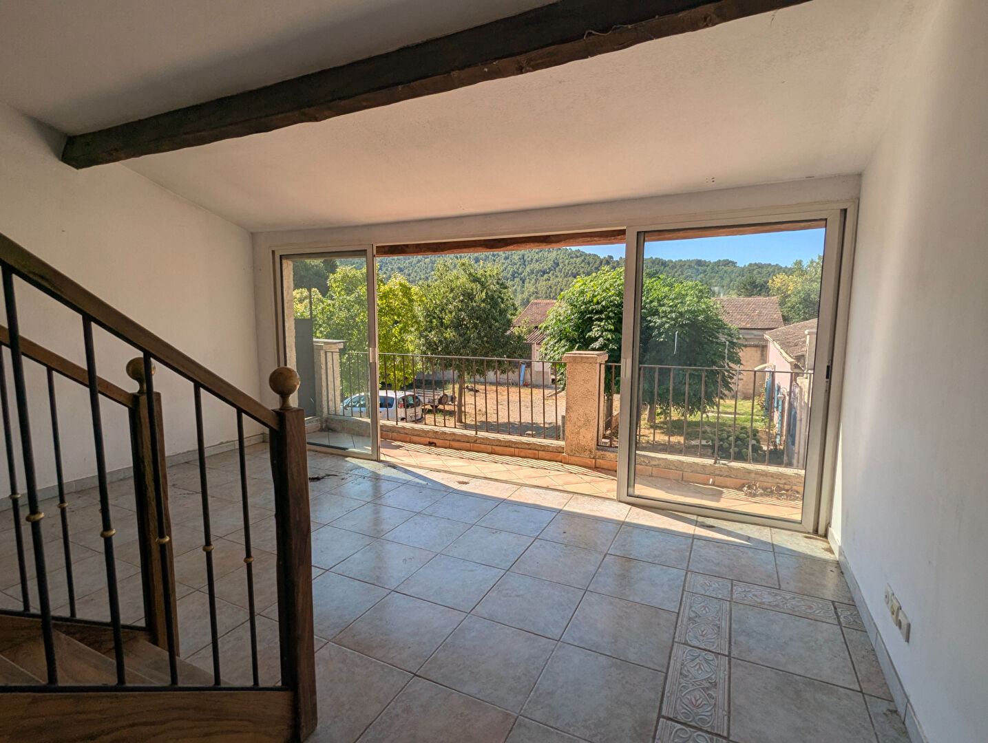 Photo SALERNES, duplex de 135,09 m², 4 pièces, balcon,cave et 2 places de parking image 2/6