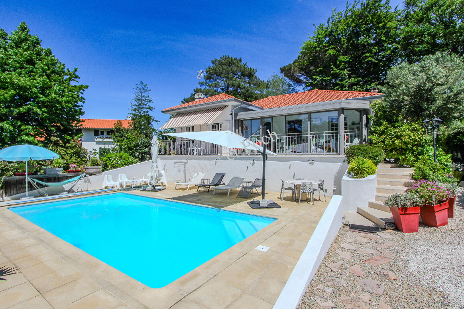 Photo PARC D'HIVER BELLE VILLA LUMINEUSE TERRASSE - PISCINE- DOUBLE GARAGE image 2/6