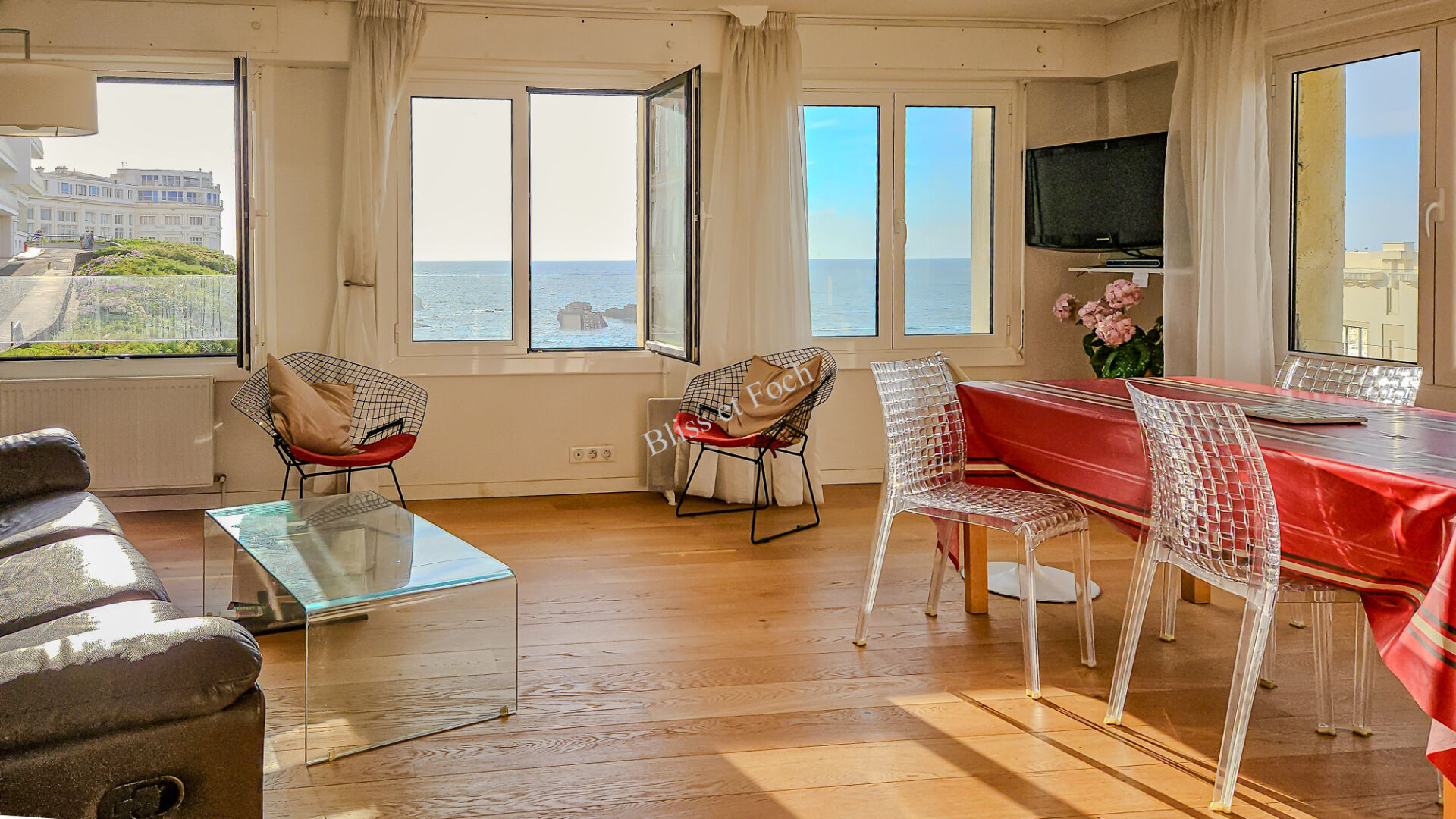 Photo BIARRITZ   HYPER CENTRE ? GRANDE PLAGE  APPARTEMENT LUMINEUX A RAFRAICHIR VUE EXCEPTIONNELLE image 2/6