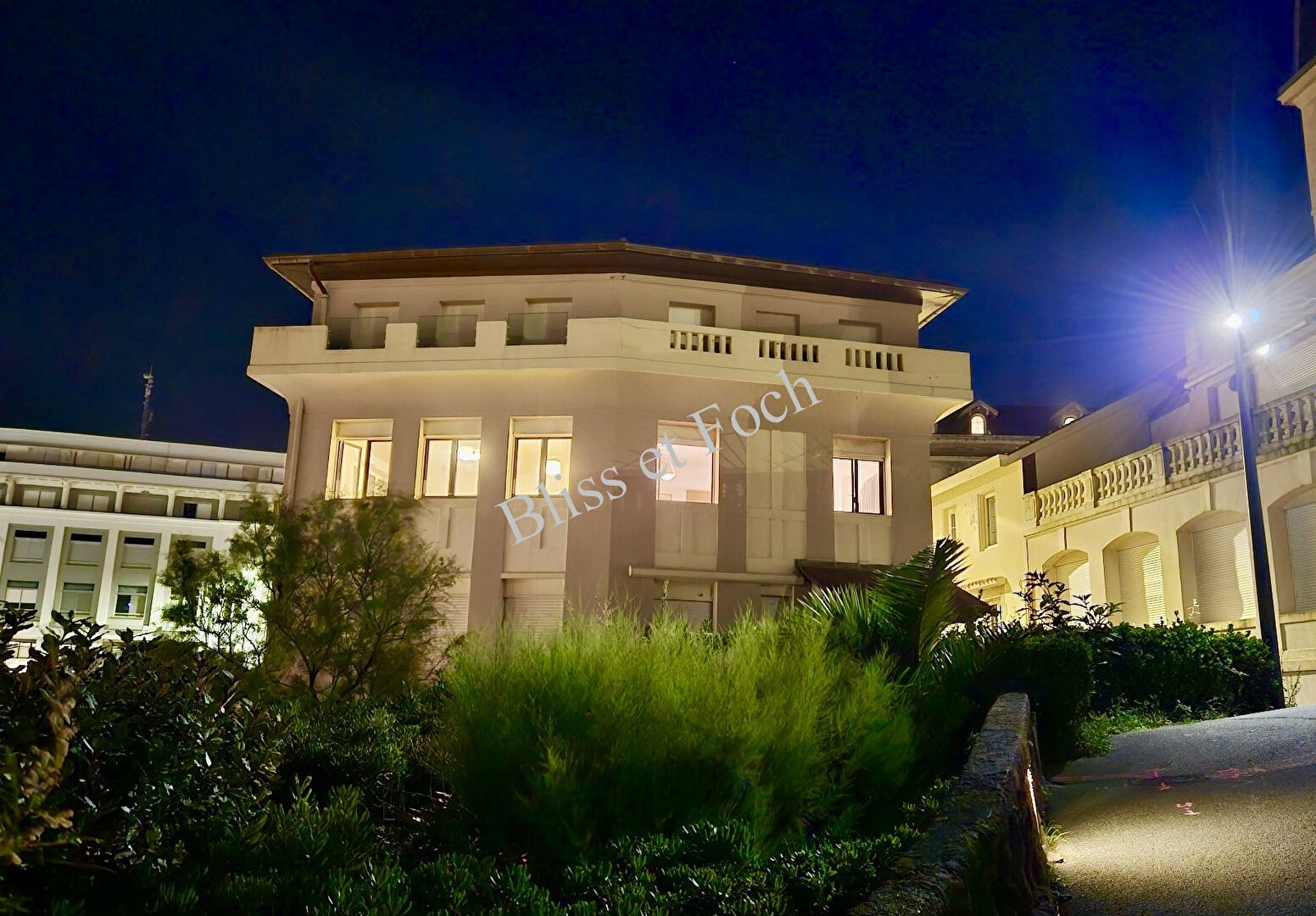 Photo BIARRITZ   HYPER CENTRE ? GRANDE PLAGE  APPARTEMENT LUMINEUX A RAFRAICHIR VUE EXCEPTIONNELLE image 4/6