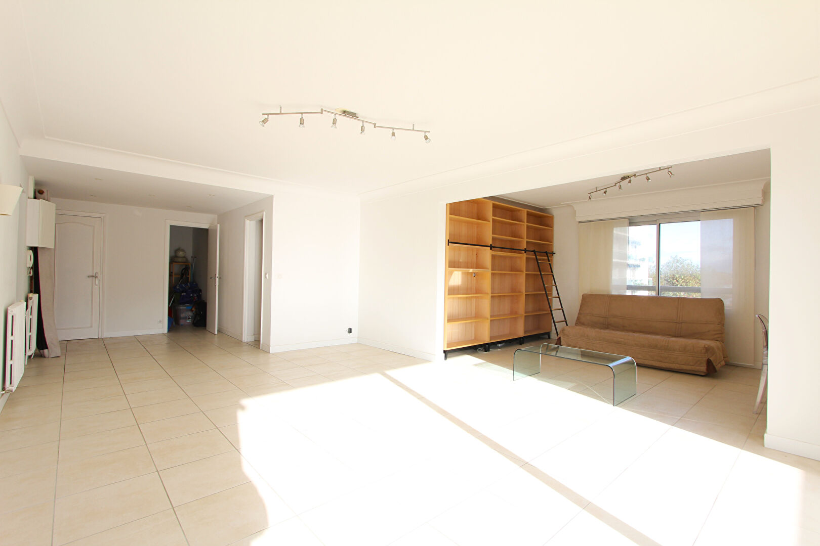 Photo BIARRITZ PROXIMITE CENTRE  APPARTEMENT LUMINEUX 3 PIECES TERRASSES ? CAVE ? GARAGE image 2/6
