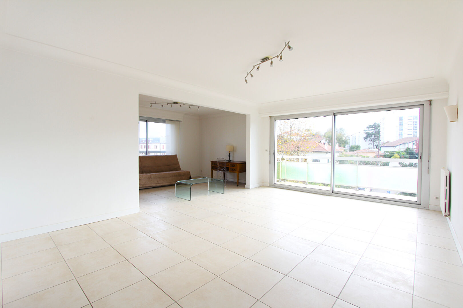 Photo BIARRITZ PROXIMITE CENTRE  APPARTEMENT LUMINEUX 3 PIECES TERRASSES ? CAVE ? GARAGE image 3/6